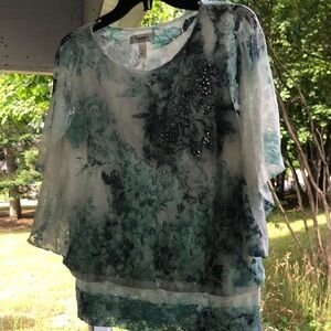 Dressbarn Green and White Graphic 3/4 Sleeve Blouse